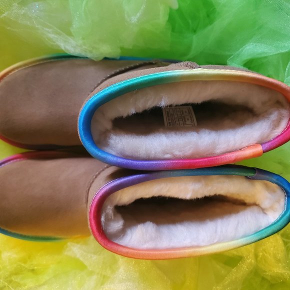 Youth UGGS boots - Picture 3 of 4